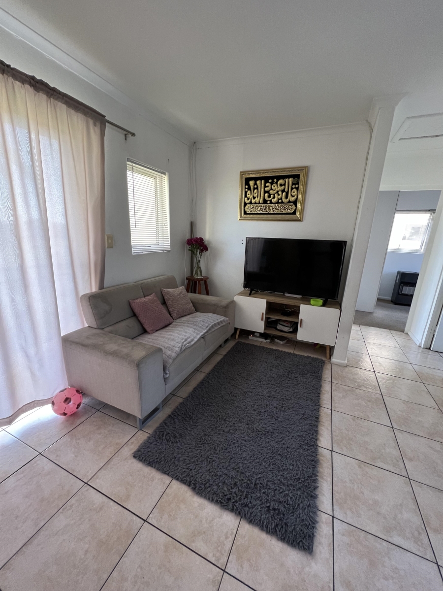 2 Bedroom Property for Sale in Goodwood Estate Western Cape